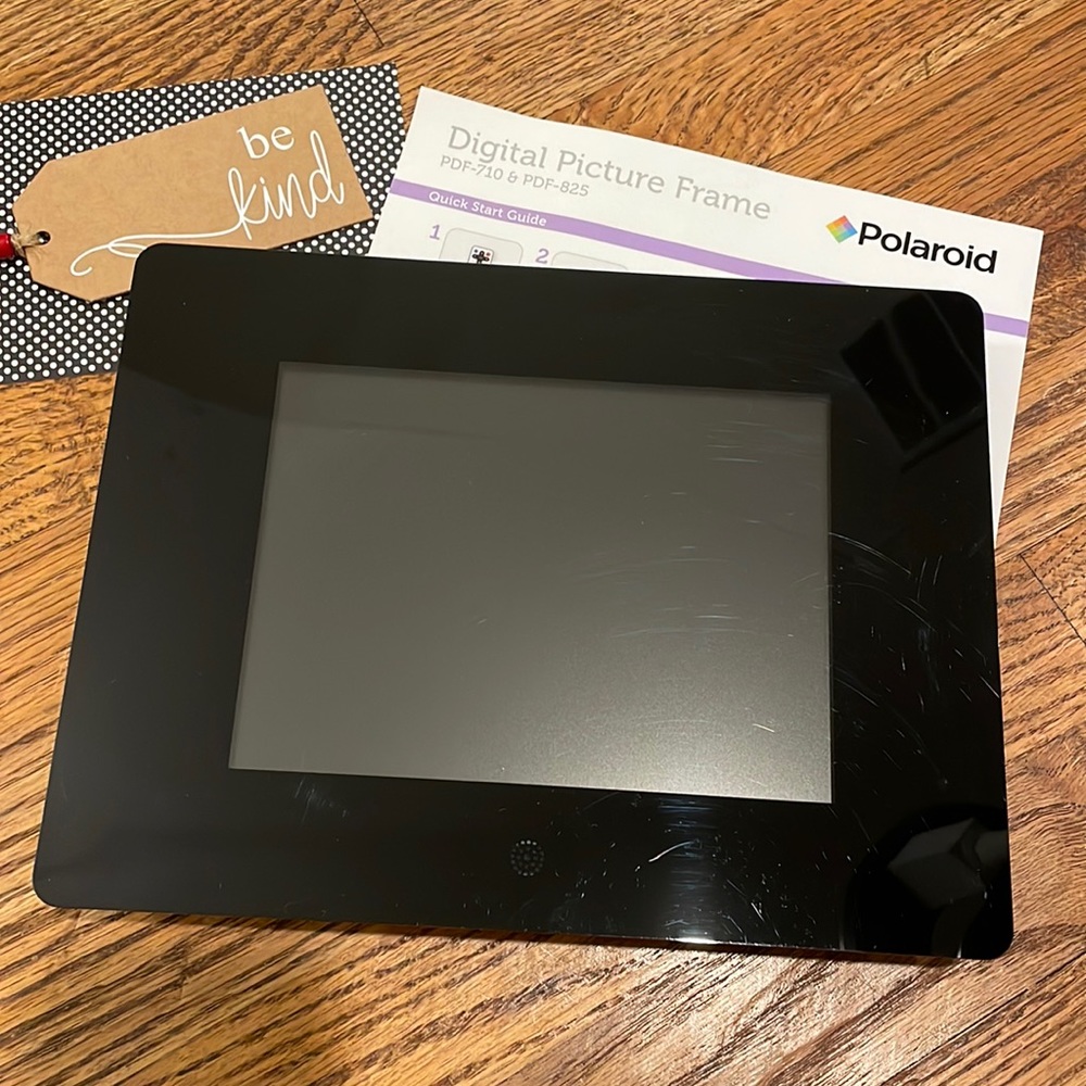 Polaroid Digital Frame with remote and 2GB Memory Card